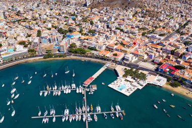Cape Verd 'deki Sao Vicente Adası' ndaki Mindelo Marina 'nın hava görüntüsü.