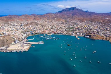 Cape Verd 'deki Sao Vicente Adası' ndaki Mindelo Marina 'nın hava görüntüsü.