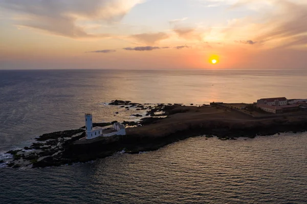 Vista aérea del faro Praia Dona De Maria Pia en Santiago  - — Foto de Stock