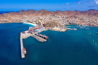 Cape Verd 'deki Sao Vicente Adası' ndaki Mindelo Marina 'nın hava görüntüsü.