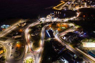 Cape Verde Adası 'ndaki Santiago Praia şehrinin gece hava manzarası