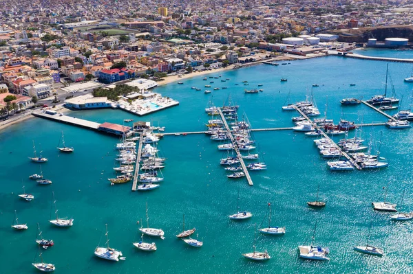 Vista aérea de Mindelo Marina en la isla de Sao Vicente en Cabo Verde — Foto de Stock