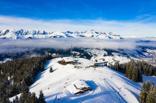 Stacja narciarska w Megeve w Haute Savoie w Alpach Francuskich — Zdjęcie stockowe