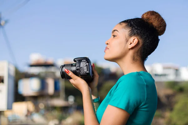 African American woman  photographer taking outdoor photos -  Bl — Stock Photo, Image