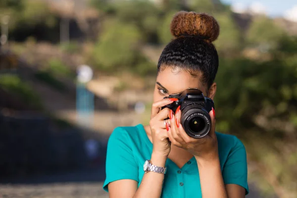 African American woman  photographer taking outdoor photos -  Bl — Stock Photo, Image