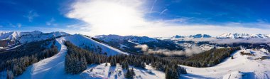 Fransa 'nın Haute Savoie şehrindeki Megeve' deki kayak istasyonu.