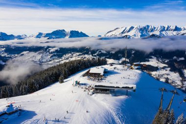 Fransa 'nın Haute Savoie şehrindeki Megeve' deki kayak istasyonu.