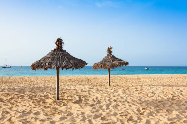 Sal Adası Cape Verde 'deki Santa Maria plajının havadan görünüşü - Cabo Verde
