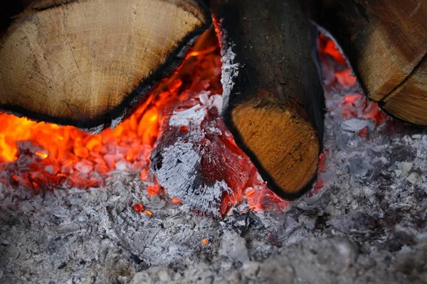 Legna da ardere in riscaldamento — Foto Stock