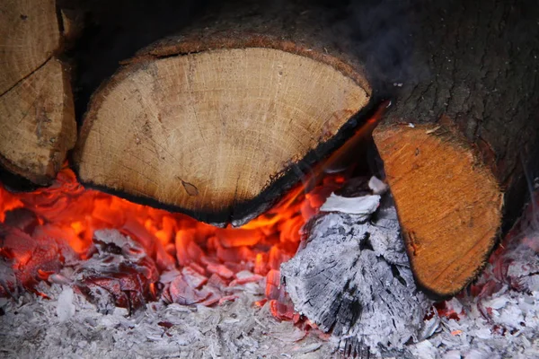 Firewoods är i värme — Stockfoto