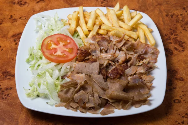 Turecký Talíř Kebab Bramborem Bílém Talíři — Stock fotografie