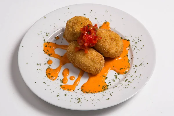 Croquetas Españolas Fritas Tradicionales Aisladas Sobre Fondo Blanco — Foto de Stock