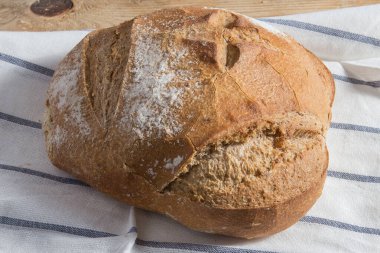 Geleneksel ekmek gevrek kabuk ile eko malzemelerle closeup