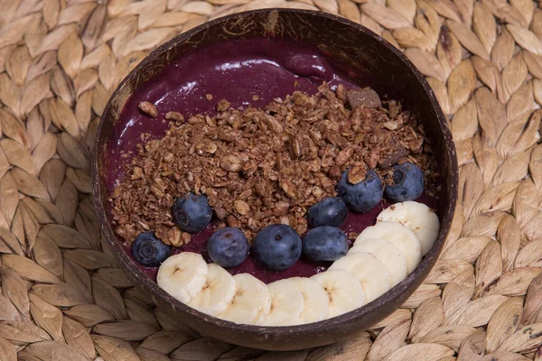 Saboroso Apetitoso Smoothie Açaí Tigela Feita Mirtilo Banana Decorada Com — Fotografia de Stock