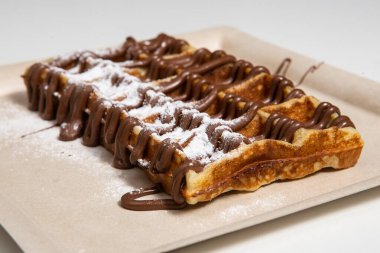 Kahvaltı için nefis ev yapımı gofretler. 