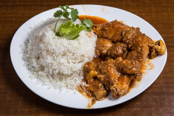 Porção Carne Cabra Cozida Seco Chivo Com Arroz Amarelo Abacate — Fotografia de Stock