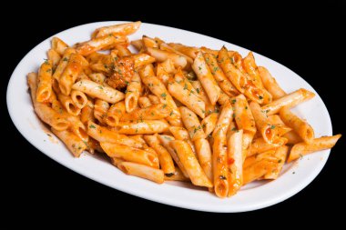 Domates soslu ve pançolu el yapımı makarna.