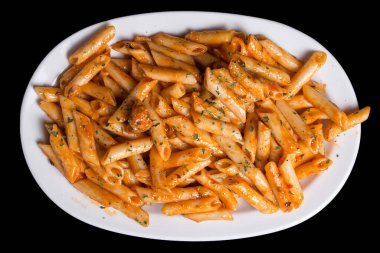 Domates soslu ve pançolu el yapımı makarna.