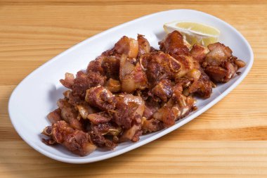 Orejas a la gallega - İspanyol yemeği. Baharatlı domuz kulağı kızartma. Yemek nefis olmuş..