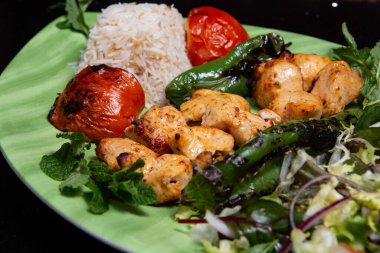 Özel ve ünlü hindi barbeküsü tavuk sis taze ızgara tavuk.