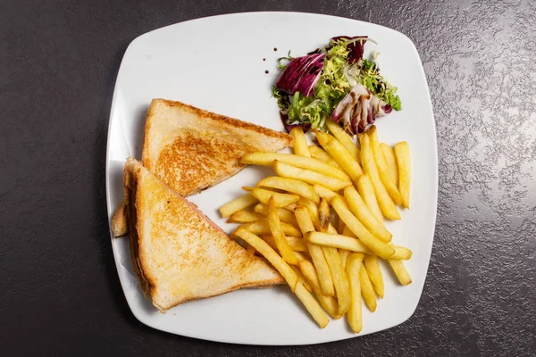 Gemüse Sandwich Kartoffelsalat Einem Weißen Teller — Stockfoto