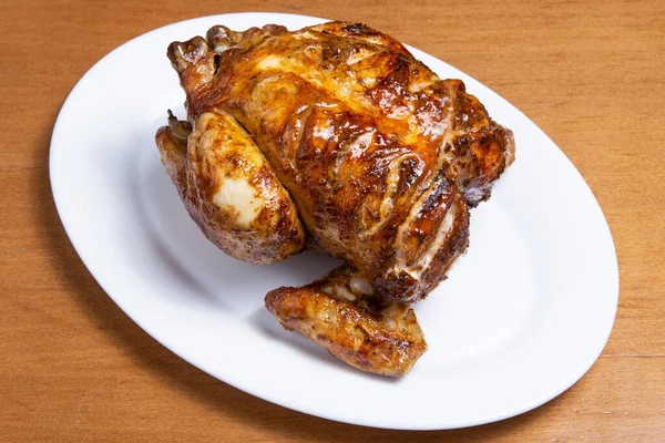 Ψητό Κοτόπουλο Λευκό Πιάτο Εστιατόριο Σερβίρεται — Φωτογραφία Αρχείου