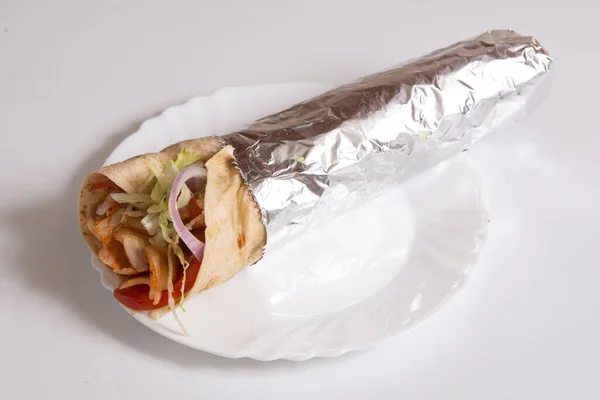 Tavuk Doner Kebabı Veya Shawarma Sandviçi — Stok fotoğraf