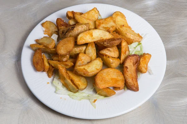 Frisch Gekochte Pommes Frites Auf Einem Weißen Teller Gebacken — Stockfoto