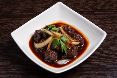 Lezzetli Hong Kong usulü et köftesi..