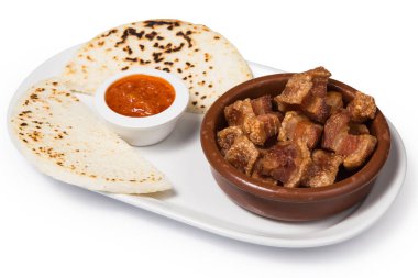 Chicharron - genellikle kızarmış domuz eti ya da kızarmış domuz derisinden oluşur.