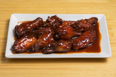 Alitas de pollo bbq İspanyol tavuk kanatları