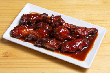 Alitas de pollo bbq İspanyol tavuk kanatları