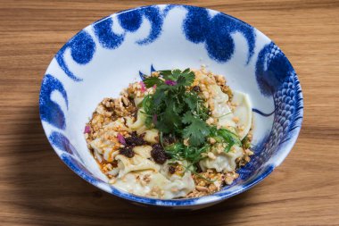 Domuz ve fındıklı şehriye kasesinin fotoğrafını çek.