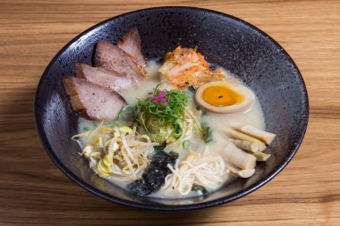 Masada nefis ramen eriştesi, Japon yemeği.