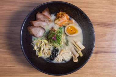 Masada nefis ramen eriştesi, Japon yemeği.