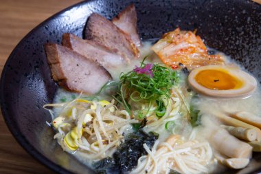 Masada nefis ramen eriştesi, Japon yemeği.