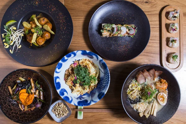Ensemble Nourriture Japonaise Sur Une Table Bois Vue Dessus — Photo