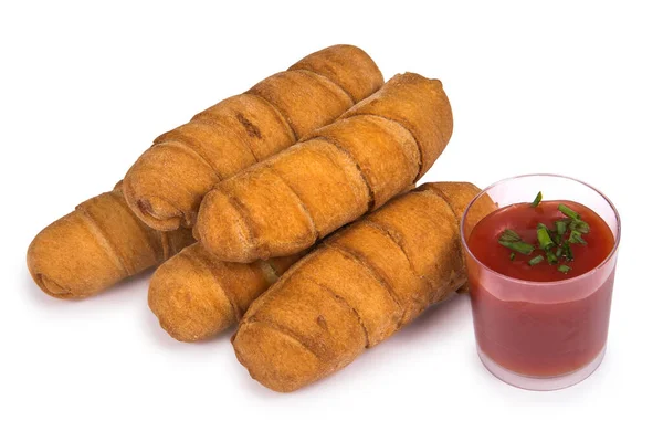 Tequenos adında, peynirle dolu kızarmış mısırdan yapılmış Latin Amerika mezeleri.