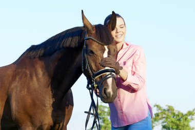 Güzel binici atı ile