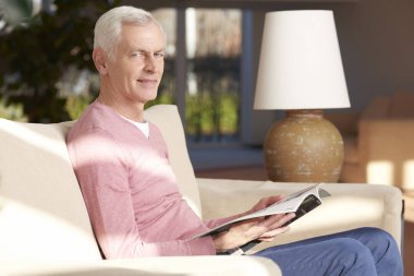 Komuta sizde bir dergi okuma