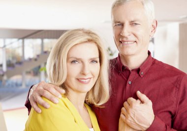 Mutlu yaşlı çift.