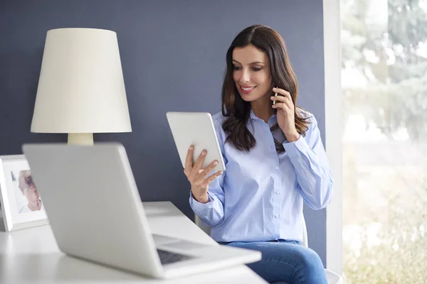 Woman making call — Stock Photo, Image