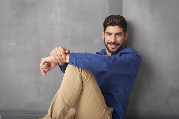 Confident young man portrait — Stock Photo, Image