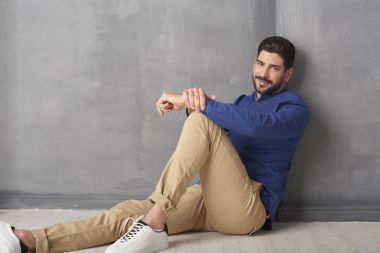 Sakin ol genç adam.