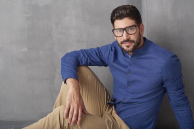 Yakışıklı delikanlı portait