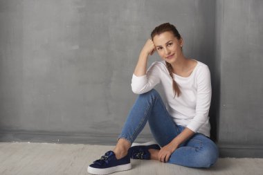 Güzel genç bayan portresi