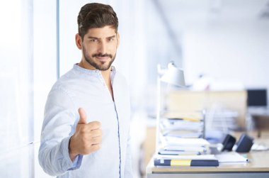  verdiğin adam yukarı başparmak