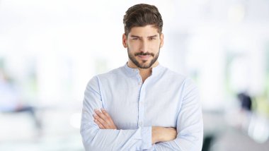 Yardımcısı işadamı duran