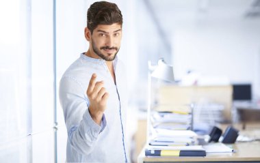 Sana işaret eden işadamı