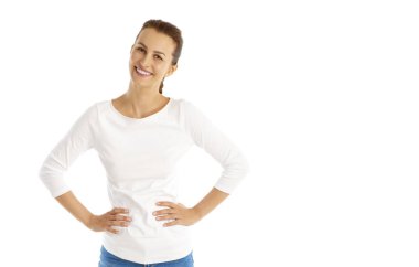 elle bel üzerinde duran kadın 